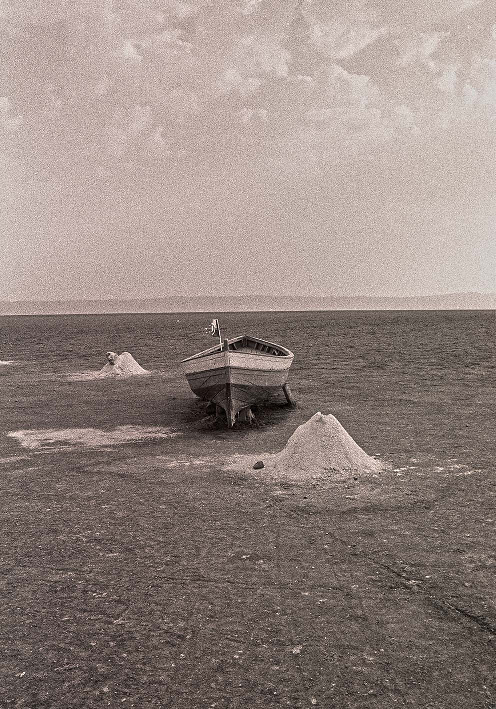 La barca nel deserto  poster fotografico