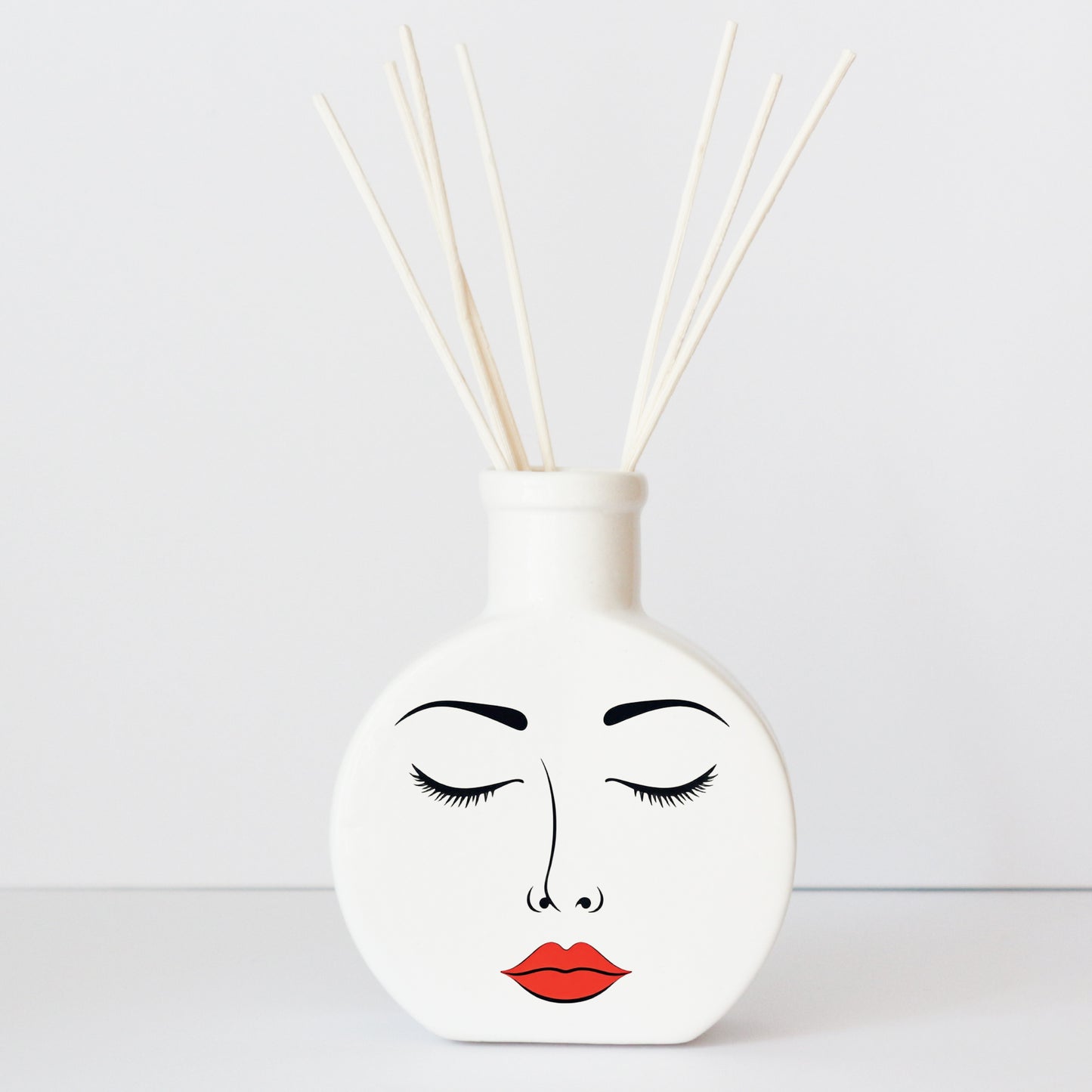 Profumatore in ceramica con grafica d’autore “Dea"