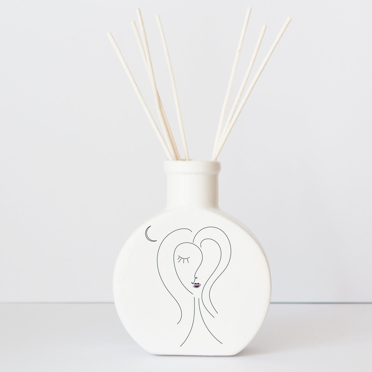 Profumatore in ceramica con grafica d’autore "Sognatrice"